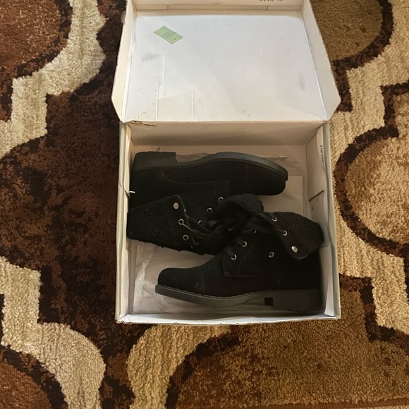 Getting rid of things in my closet (worn once) - Picture 4 of 4